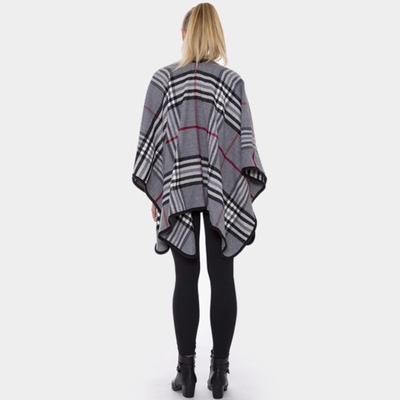 ❤️ LAST 1!!! ❤️ Gray plaid ruana wrap - Picture 5 of 5